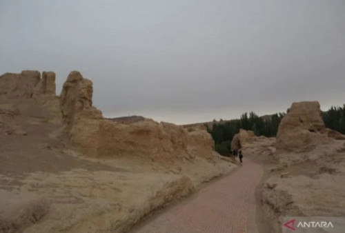 Ribuan Turis China Terjebak di Xinjiang, Liburan Berantakan