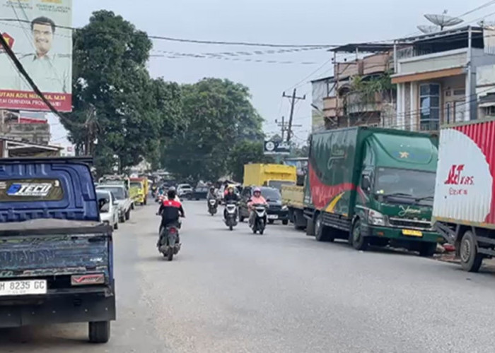 Seolah Ada Pembiaran! Antrian Solar di SPBU Kota Jambi Masih Terjadi, Warga Sudah Mulai Tak Sabar