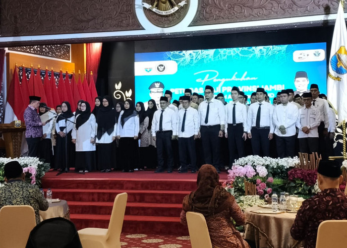 Al Haris Kukuhkan Petugas Haji Jambi 2026, Pelayanan Maksimal untuk Jemaah Lansia