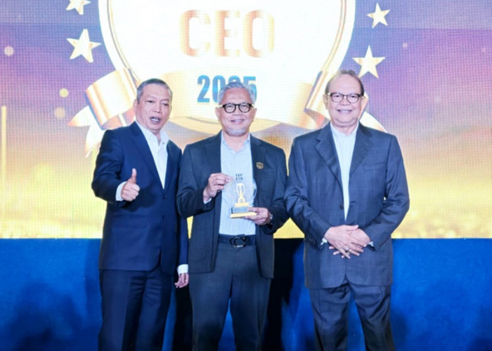 Keren! Dirut Bank Jambi Raih Penghargaan Top 100 CEO 2025