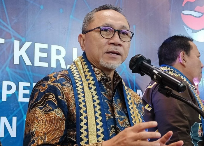 Mendag Zulhas Musnahkan Pakaian Bekas dan Barang Impor Ilegal Lainnya Senilai Rp46 Miliar