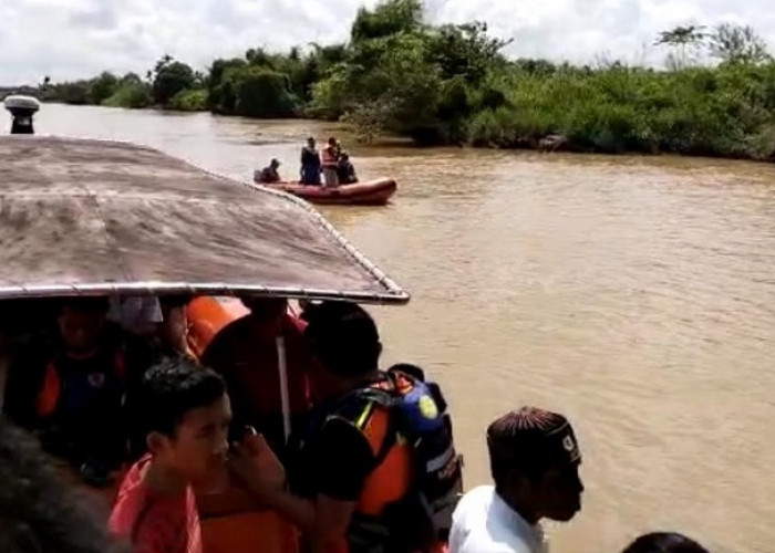 Dua Awak Kapal Sawit Tenggelam di Berbak, Ternyata Bapak dan Anak, Camat Berbak: Rahmat Tidak Bisa Berenang