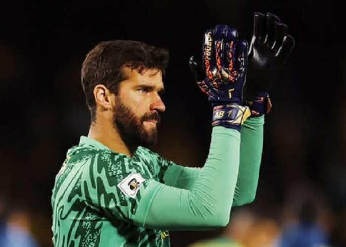 Alisson Semakin Dekat ke Juventus, Liverpool di Persimpangan Sulit