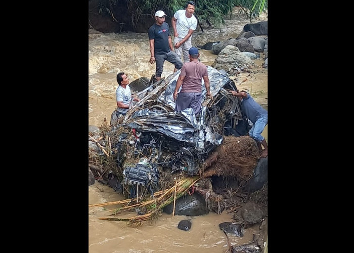 Hujan Lebat di Kerinci, Debit Sungai Bungak Naik, 1 Mobil Terbawa Longsor dan Hanyut di Sungai