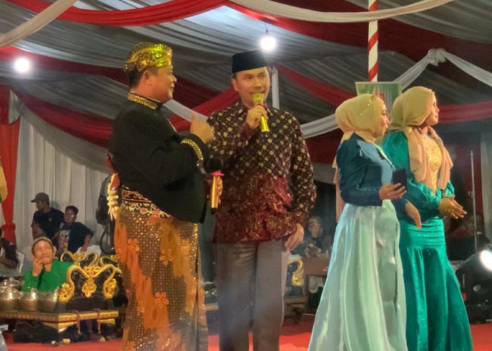 Ketua DPRD Jambi Hadiri Pagelaran Wayang Kulit Peringatan HUT TNI ke-78 di Makorem 042/Gapu