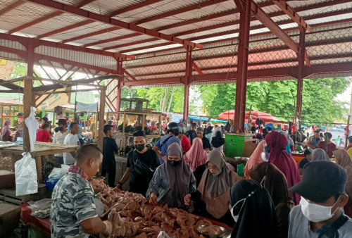 H-1 Lebaran, Begini Suasana Pasar Rakyat Aurduri di Kota Jambi
