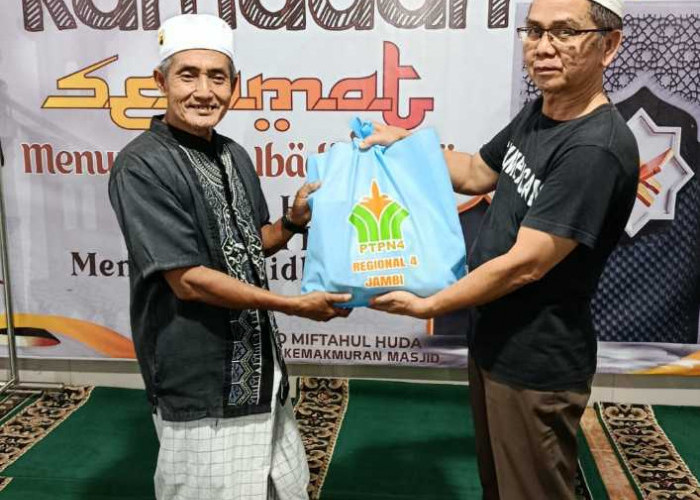 PTPN IV Regional IV Jambi Bagikan 100 Hampers Ramadhan untuk Marbot dan Jamaah Masjid