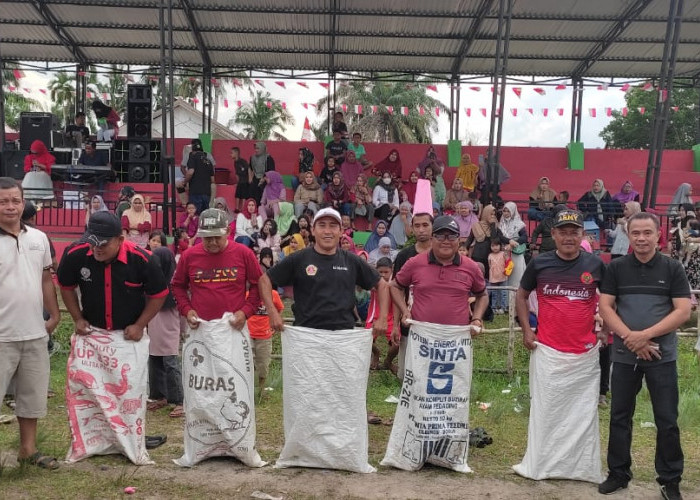Intip Keseruan Lomba Agustusan di Desa Kampung Baru Tanjab Barat, Bapak-Bapak dan Emak-Emak Rela Lakukan Ini