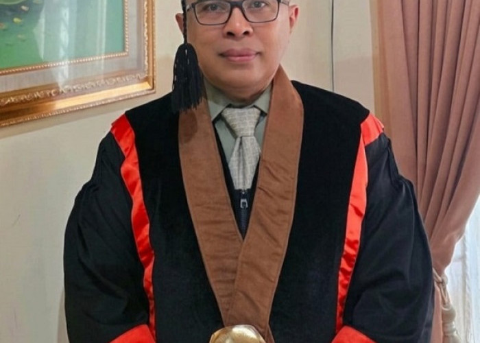 Anak Penjual Gorengan Jadi Profesor, Pesan Prof. Mairizal: Keterbatasan Bukan Alasan untuk Berhenti Bermimpi!