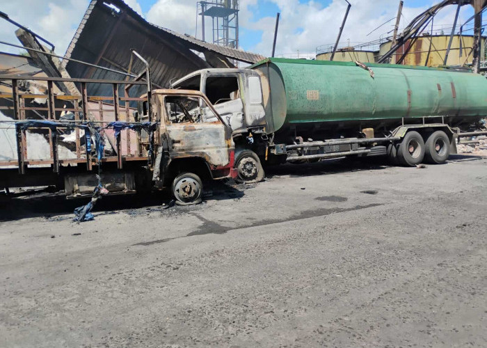 Gudang Minyak Goreng PT Budi Nabati Perkasa di Muaro Jambi Ludes Terbakar, Termasuk Dua Mobil Operasional 