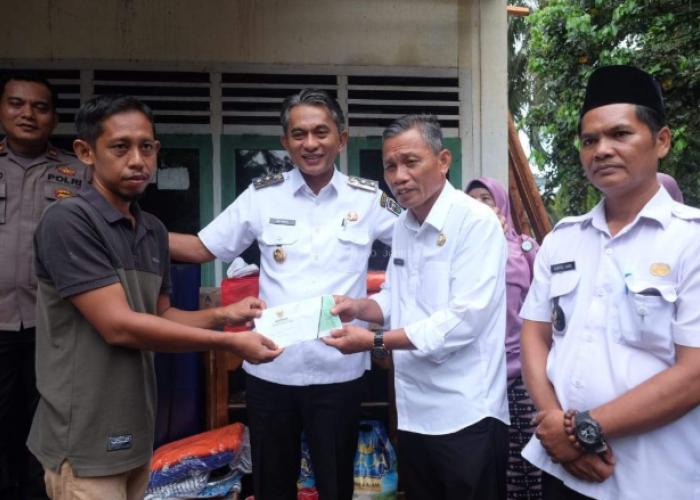 Wakil Bupati Muaro Jambi, Junaidi H. Mahir, Mengunjungi warga di RT 07/02, Desa Talang Datar, Kecamatan Bahar 