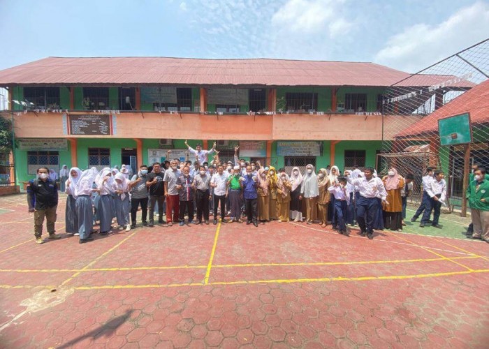Pengurus PWI Kota Jambi Salurkan 1.000 Masker ke Pelajar