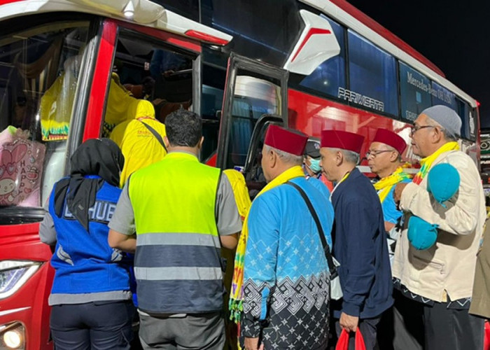 11 Bus Disiapkan, Ribuan Jemaah Haji Jambi Siap Diberangkatkan—Imigrasi Pastikan Tanpa Hambatan