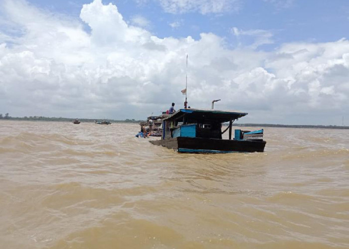 Kapal Motor Bermuatan 40 Ton Sawit Tenggelam di Perairan Tanjab Timur