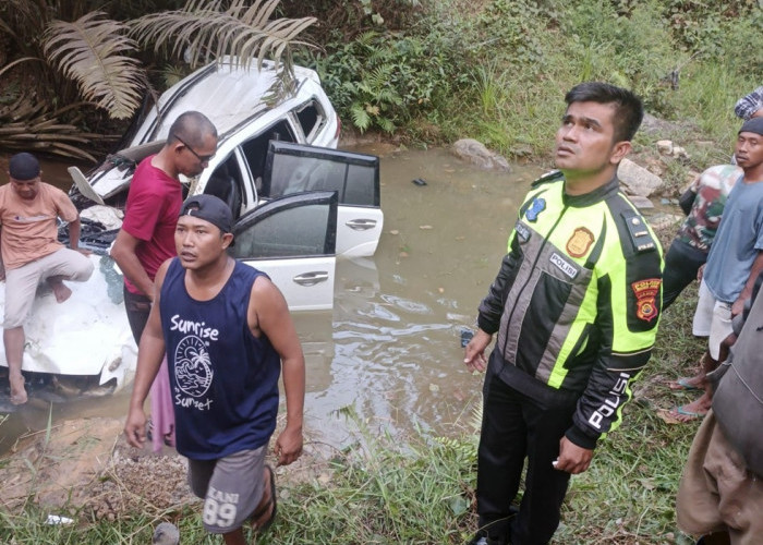 Sopir Mengantuk! Pajero Melaju hingga Terjun ke Jurang 6 Meter di Ness Batang Hari, 1 Orang Tewas