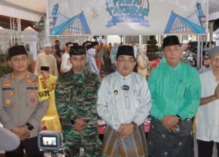 Bupati Tanjab Barat Lepasan Festival Pawai Takbiran Idul Fitri 1444 H