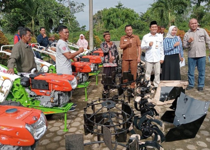 SKK Migas - PetroChina Berikan Bantuan 6 Unit Traktor Roda Dua Rotary Untuk Kelompok Tani Tanjab Timur