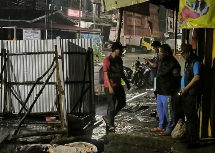 Aksi Bersih-Bersih Malam Hari, Bupati Anwar Sadat: Demi Kota yang Sehat dan Bebas Banjir