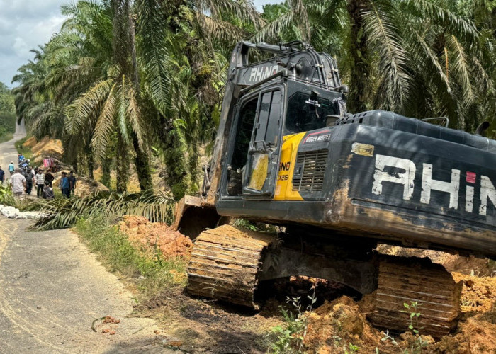 Jalan Amblas di Desa Kampung 9 Batanghari, PTPN IV Regional 4 Berikan Bantuan Perbaikan