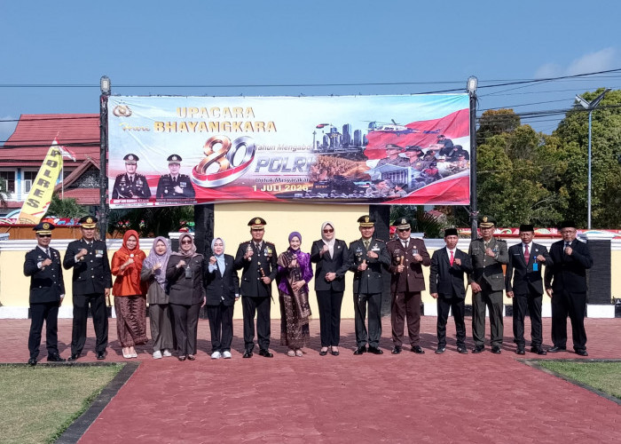  Ketua DPRD Zilawati Hadiri Peringatan Hari Bhayangkara ke-80 di Polres Tanjab Timur 