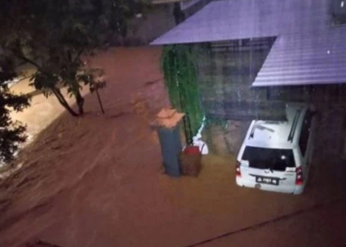 Ratusan Rumah Terendam Akibat Banjir Bandang di Trenggalek