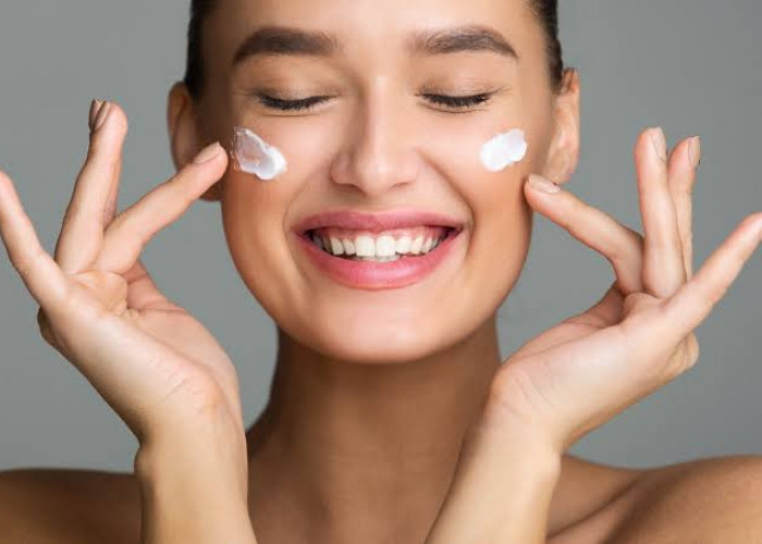 Lakukan Sebelum Tidur, Ini 4 Manfaat Penting Memakai Skin Care di Malam Hari