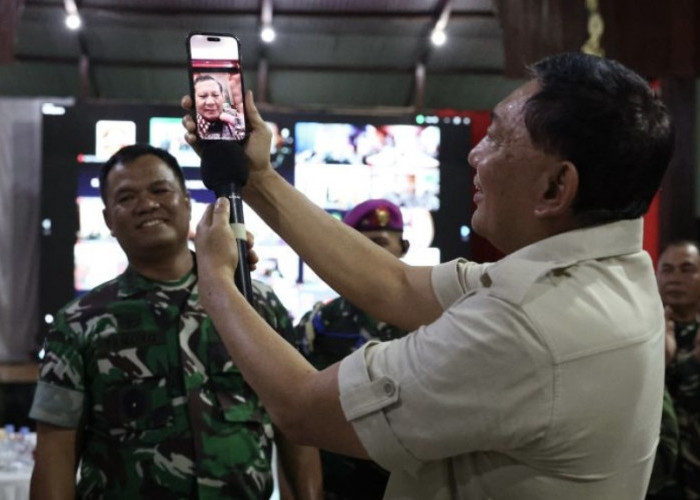 Presiden RI Prabowo Subianto Sapa Prajurit Bertugas di Papua Saat Perayaan Tahun Baru