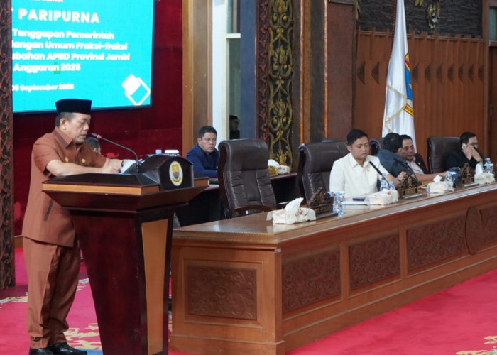 Gubernur Al Haris Beri Jawaban atas Pandangan Fraksi Terkait APBD Perubahan 2025