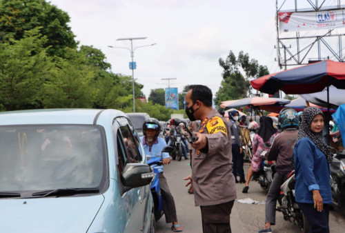 Aksi Cepat Kapolres Bungo, Turun Langsung Urai Kemacetan di Pasar