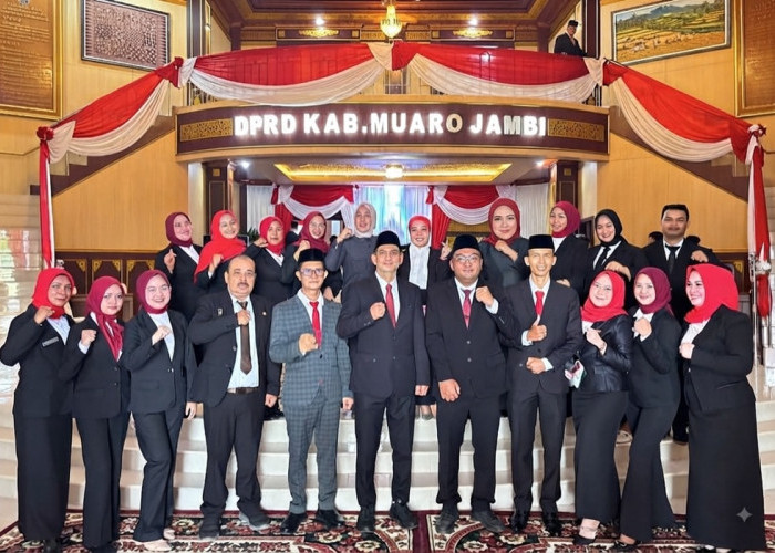 Bukan Sekadar Ucapan HUT RI, Sekwan Muaro Jambi Sampaikan Pesan Ini di Tengah Paripurna Kenegaraan