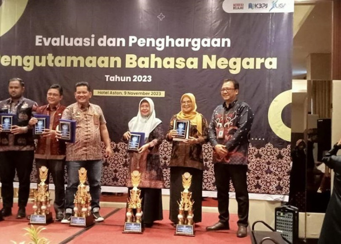 Dinas Pendidikan Provinsi Jambi Raih Penghargaan OPD Terbaik dalam Pengutamaan Bahasa di Lingkup Pemprov Jambi