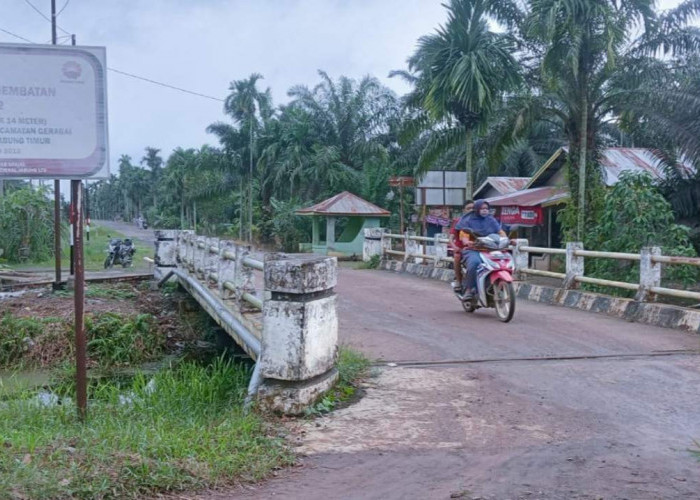 Jembatan Blok C2 SKK Migas-PetroChina Berada Disekitar Wisata Sumber Air Panas Pandan Sejahtera Tanjab Timur