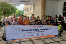 Jelang HUT Bhayangkara, Polantas di Jalanan Kota Jambi Dapat Kejutan dari Para Jurnalis