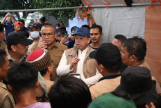 Menteri Nusron Salurkan Bantuan dan Dengar Jeritan Warga yang Kehilangan Keluarga di Kabupaten Agam