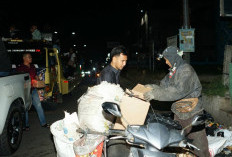 Sahur on The Road Bikin Haru! Ratusan Paket Makanan Dibagikan ke Ojol hingga Petugas Malam di Kota Jambi