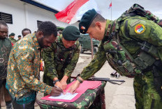 Satgas Yonif 142/Ksatria Jaya Ikrarkan 7 Orang Kelompok TPNPB-OPM Kodap XXVII/Sinak Kembali ke Pangkuan NKRI