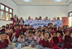 Siswa Dari Dua Desa di Geragai Antusias Menyaksikan Teater Boneka Tangan yang Digelar SKK Migas-PetroChina