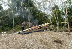 Digerebek! Polisi Bakar Alat Tambang Emas Ilegal di Dekat Wisata Rivera Park Tebo