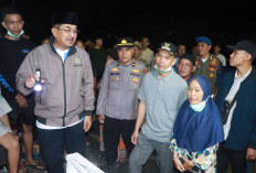 Tinjau Lokasi Kebakaran di Teluk Nilau, Bupati Anwar Sadat Instruksikan Penanganan Maksimal