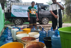 Krisis Air Makin Parah, Warga Rawa Pudak Rebutan Bantuan 4.000 Liter dari APHI Jambi