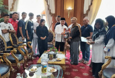 Apresiasi Prestasi Atlet, Gubernur Al Haris Berangkatkan Orang Tua Peraih Emas PON Aceh–Sumut untuk Umroh