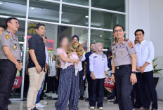 Drama Bayi 8 Bulan Berakhir di Polda Jambi: Irjen Krisno Fasilitasi Penyerahan Bayi G Kembali ke Ibu Kandung