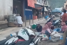 Waduh! Pedagang Pasar Tannjung Bajure Sungaipenuh Kembali Berjualan di Badan Jalan