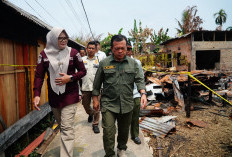 Gubernur Jambi Al Haris Kunjungi Korban Kebakaran di Desa Lagan Tengah