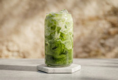 Resep Iced Matcha Latte Segar Ala Kafe: Kreasi Minuman Kekinian yang Creamy dan Praktis