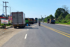 Keluhan Tanpa Solusi Berarti! Antrian Solar hingga ke Jalan di SPBU KM 10 Tebo, Pengguna Pertalite Mengeluh