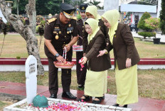 Jelang Hari Lahir Kejaksaan RI ke-81, Kejati Jambi Gelar Ziarah ke Taman Makam Pahlawan