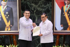  DKI Jakarta HUT ke-499, Wamen Ossy Serahkan 499 Sertipikat ke Gubernur Pramono Anung