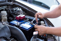 Berapa Umur Ideal Aki Mobil? Cara Cek Voltase Mandiri Agar Tak Mogok di Rest Area Tengah Malam
