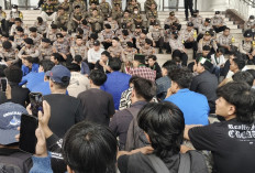 Aksi Mahasiswa Memanas! Massa Sudah Sampai ke Depan Kantor Gubernur Jambi